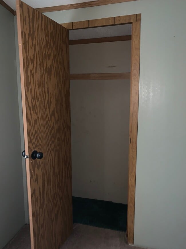 Building Photo - FOR RENT