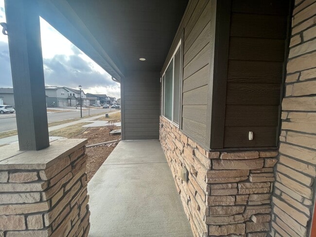 Building Photo - Beautiful New-Build Townhome in Greeley