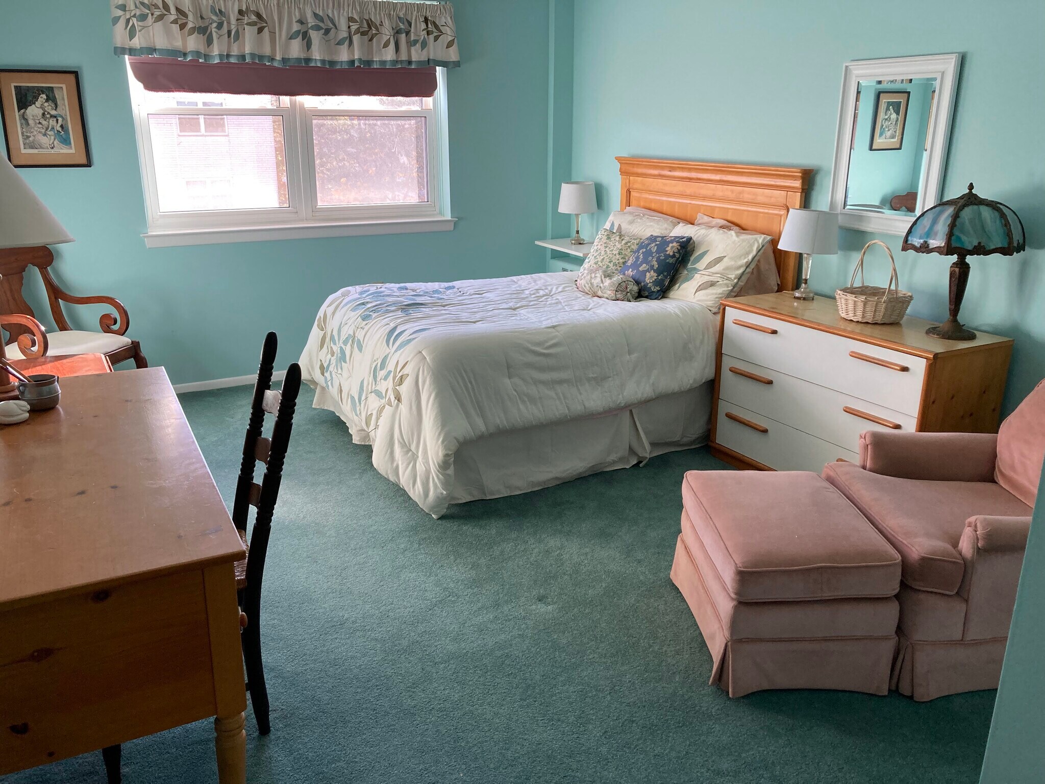 Guest room - 893 Farmington Ave