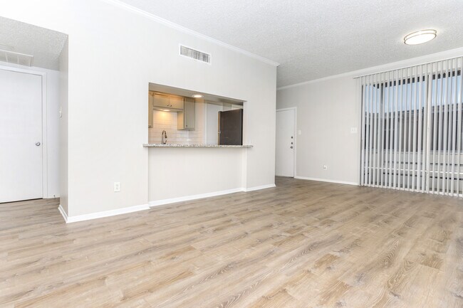 Building Photo - Bay House