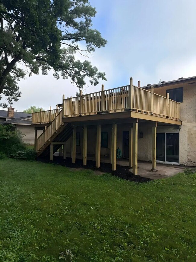 Building Photo - 316 Colleen Ave