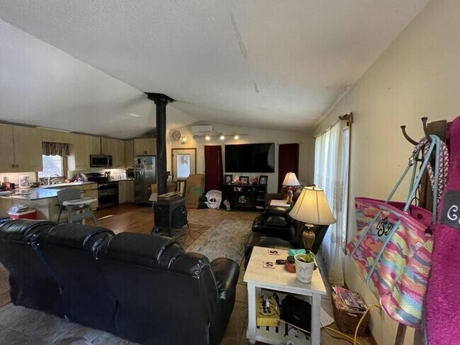 Building Photo - 122 Cedar Creek Cir