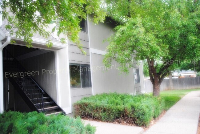 Interior Photo - 3950 Manhattan Ave