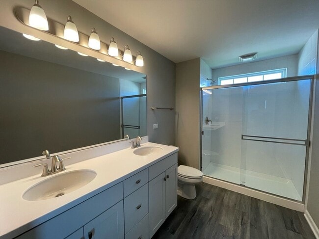 Building Photo - Single Family Home in Hoffman Estates