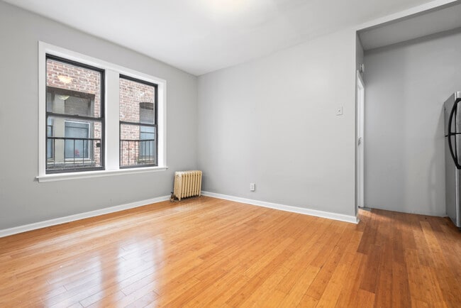 Building Photo - 118 Corbin Ave