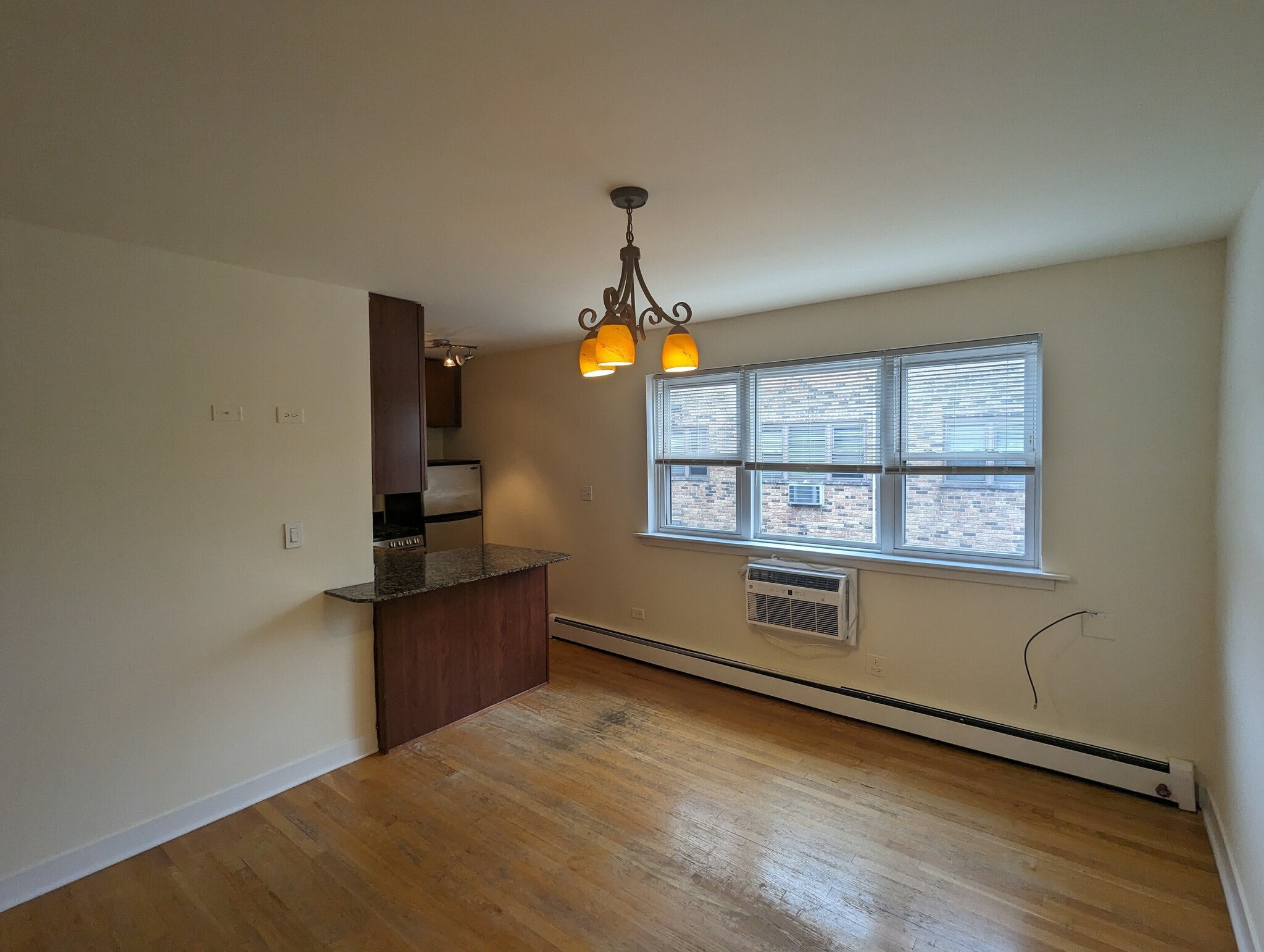 Building Photo - 630 W Wrightwood Ave