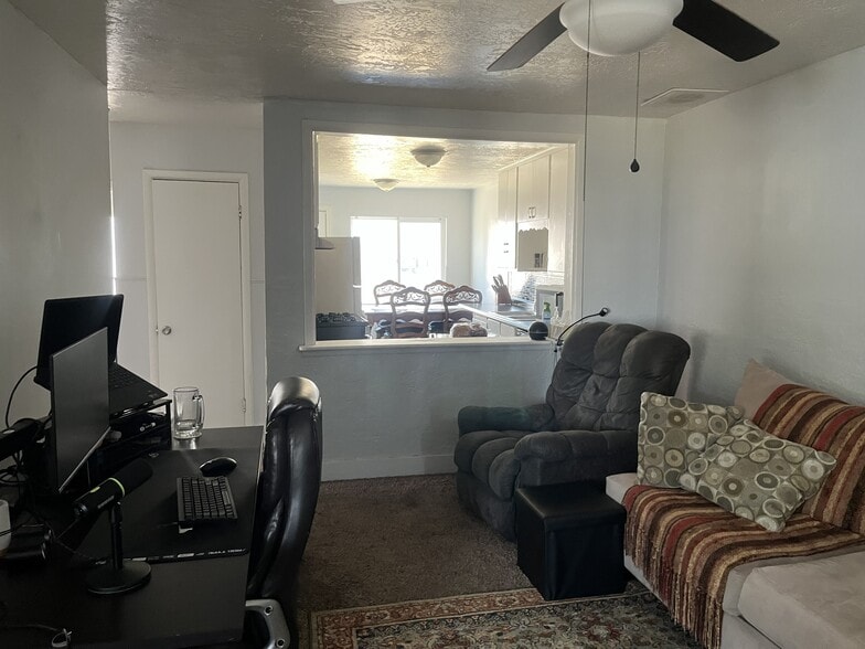 Building Photo - 356 E 200 S
