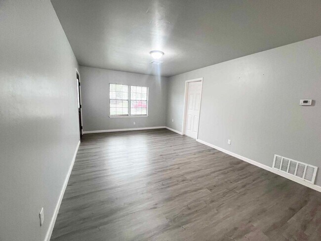 Building Photo - Updated Home in the Heart of NW OKC – Excellent Location!