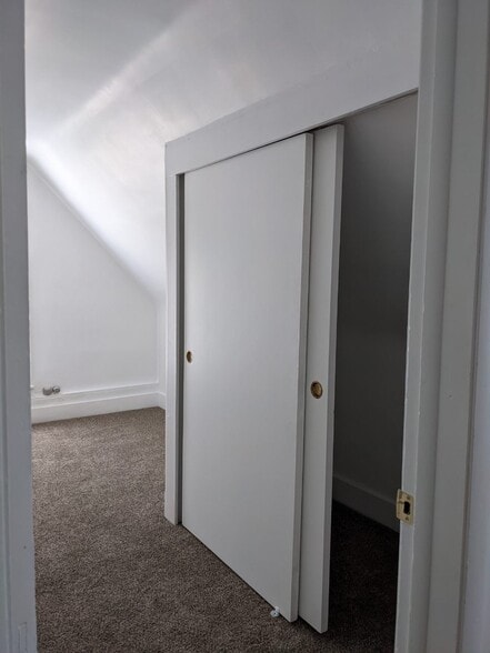 Large closet space in bedroom - 525 30th St