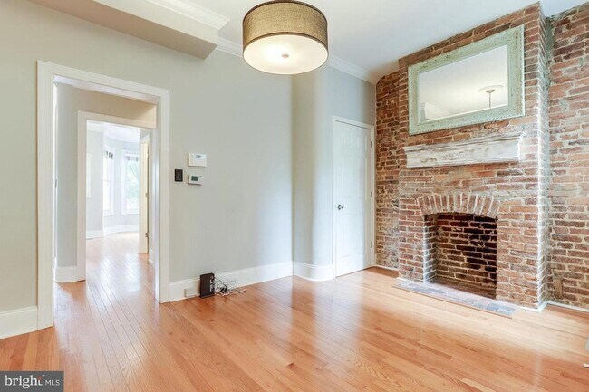 Building Photo - 1417 G St NE