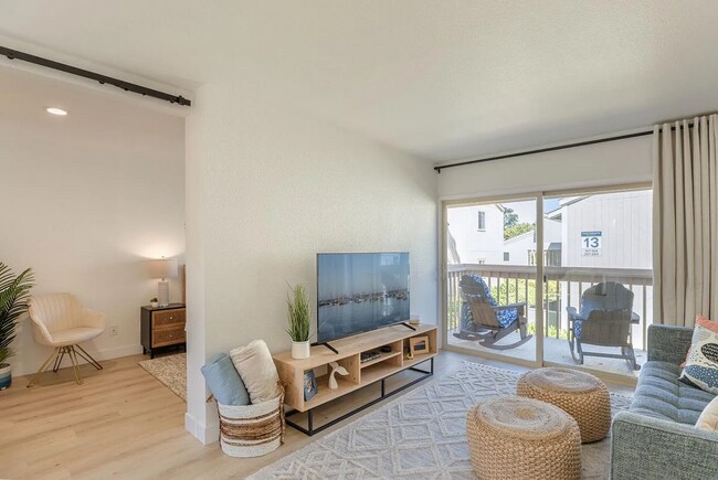 Building Photo - This fully furnished 1bedroom, 1bath was r...