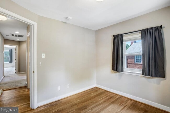 Building Photo - 1424 N Longfellow St