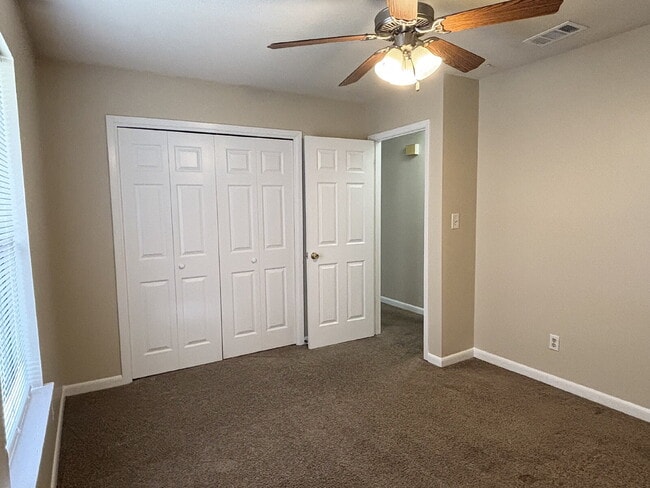 Building Photo - "Charming 2-Bedroom Apartment Retreat in Mary Esther!"