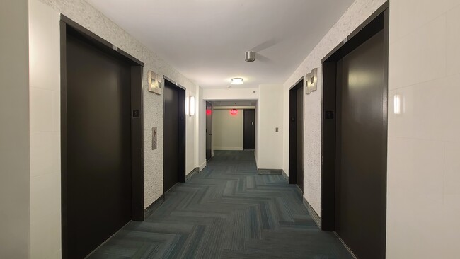 Building Photo - 45 River Dr S