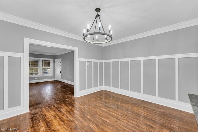 Building Photo - 1353 Phelps Ave