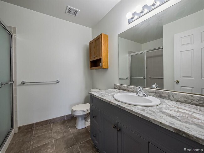 Building Photo - 8208 Chesapeake Cir