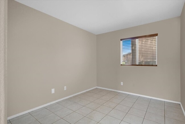 Building Photo - 5199 Souvenir Ln