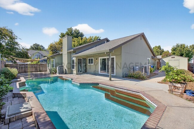Building Photo - Beautiful 3-Bedroom Home with Pool in Elk ...