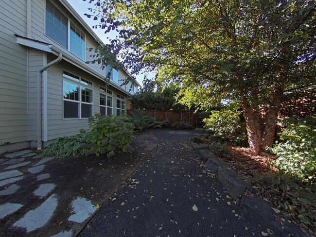 Building Photo - 4 Bedroom House ~ Albany ~ Pet Friendly