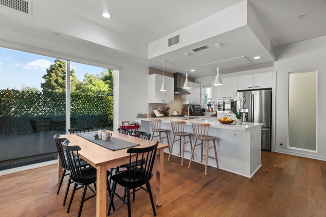 2nd floor includes extra long balcony - 4831 Craner Ave