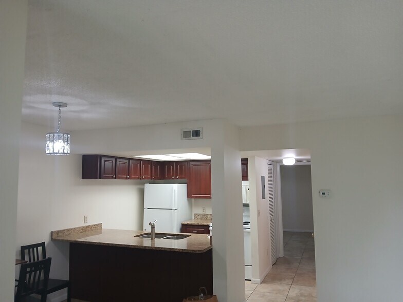 Building Photo - 4810 S Dauphin Ave