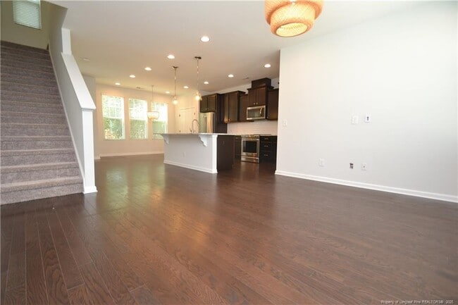 Building Photo - 1405 Luxor Dr