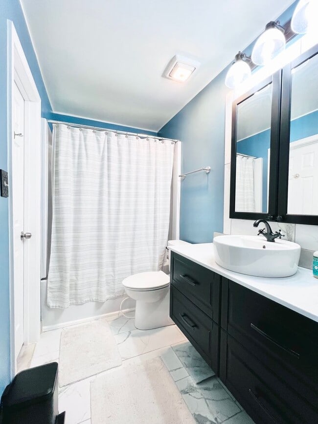 Building Photo - LAKE RIDGE TOWNHOUSE - HANDY TO QUANTICO A...