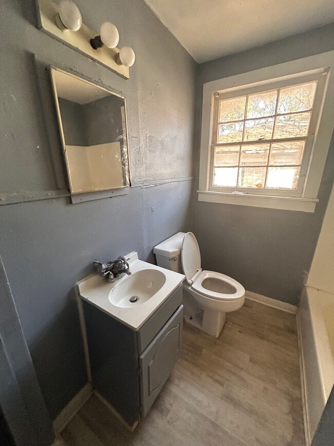 Building Photo - 2233 Queens Hwy