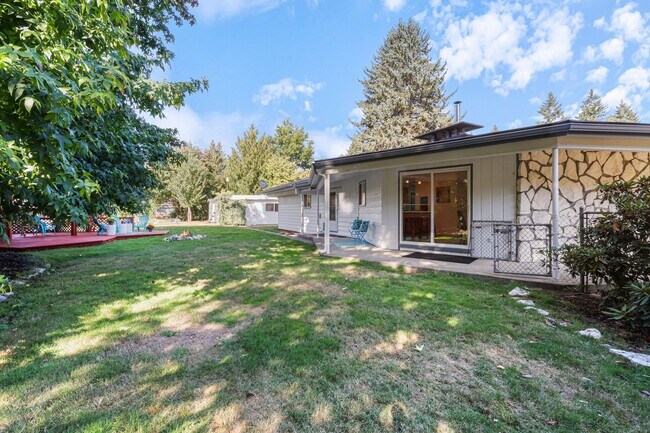 Building Photo - MOVE IN READY NOW! 2-Bedroom Rambler with Detached 900 Sq. Ft. Garage & Studio on Spacious Fenced...