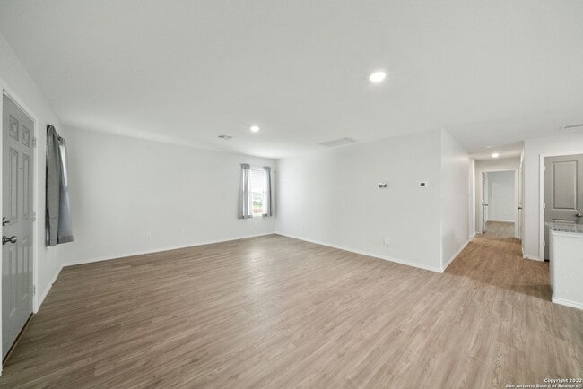 Building Photo - $300 OFF 1ST MONTH RENT IF YOU MOVE IN WIT...