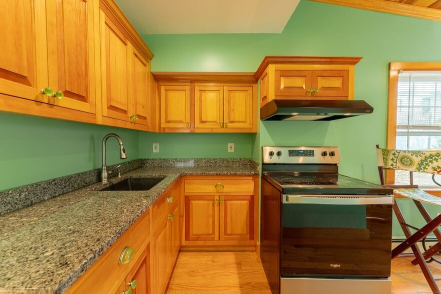 Primary Photo - 47 Stuart Ave