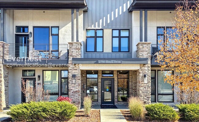 Primary Photo - 3 Bed/2 Bath Condo with Garage / Available...