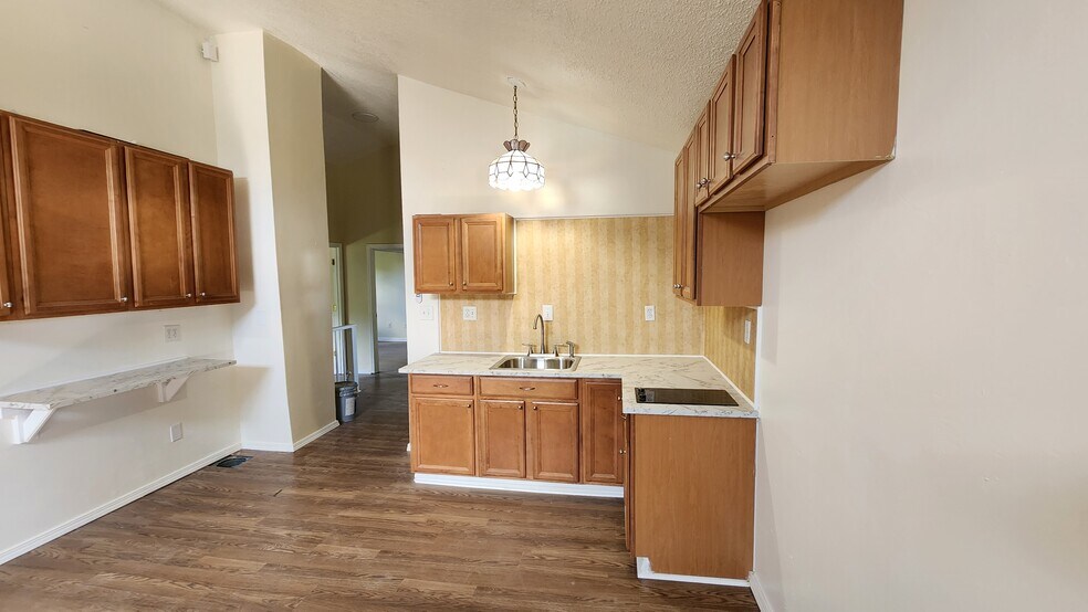 Building Photo - 2101 N Ball Ave