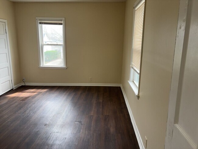 Building Photo - Spacious 5-Bedroom Home with Detached Garage