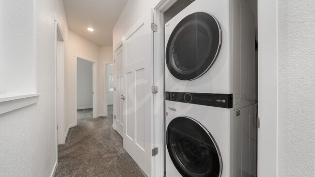 Building Photo - 5747 Villa Lorenzo Dr