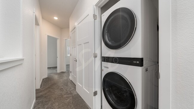 Building Photo - Westside End Unit Townhouse