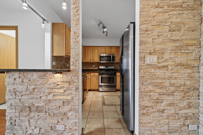 Building Photo - 3000 Bayside Dr