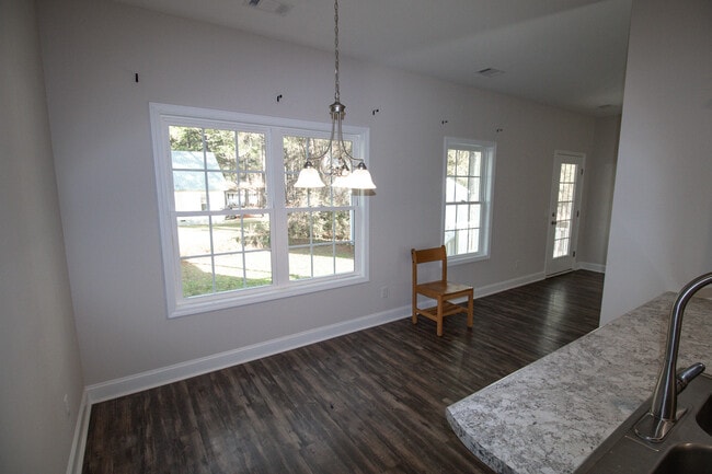 Building Photo - 603 N Kevin Ct