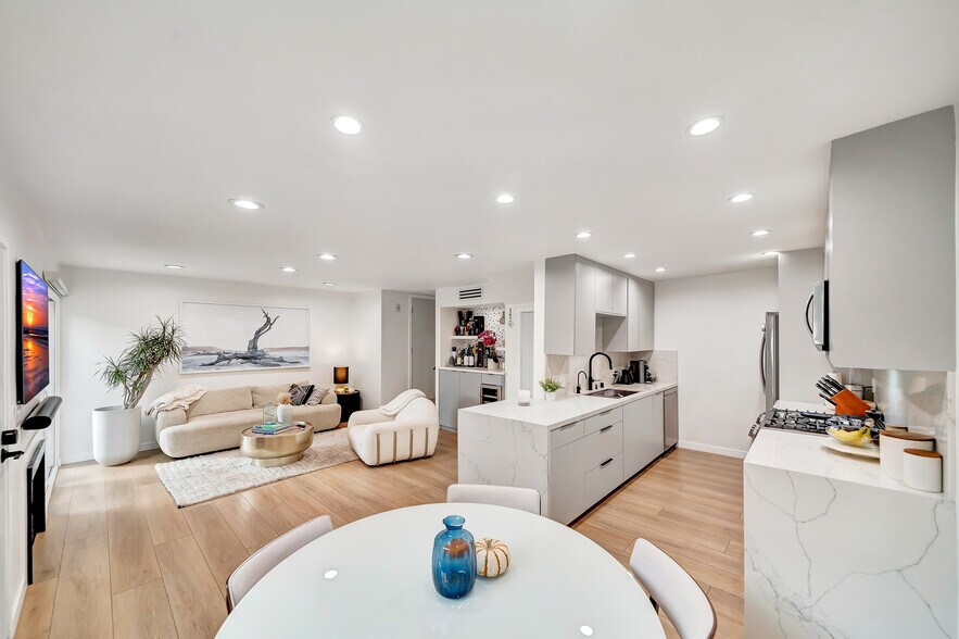 Building Photo - 14727 Magnolia Blvd