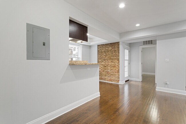 Building Photo - 7724 N Ashland Ave