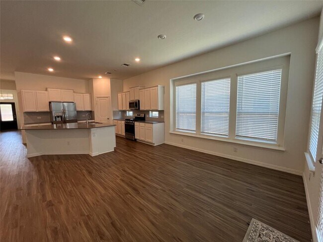 Building Photo - 212 Baralo St