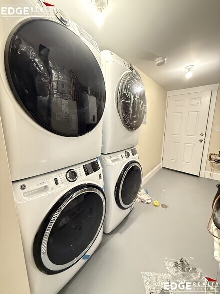 Building Photo - 40 Glenley Ter