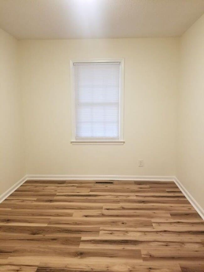 Building Photo - 124 Perry Dr