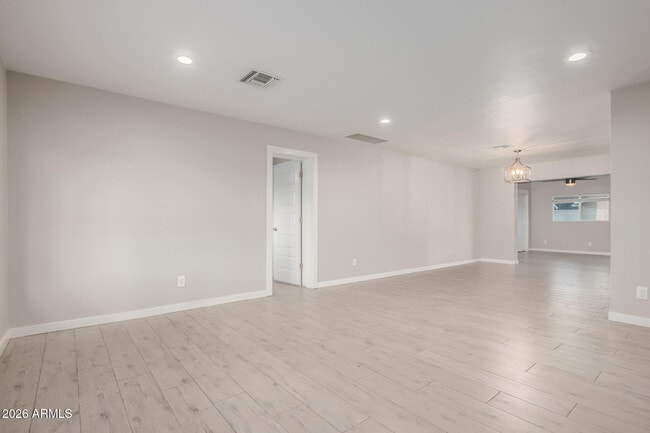 Building Photo - 1208 W 6th St