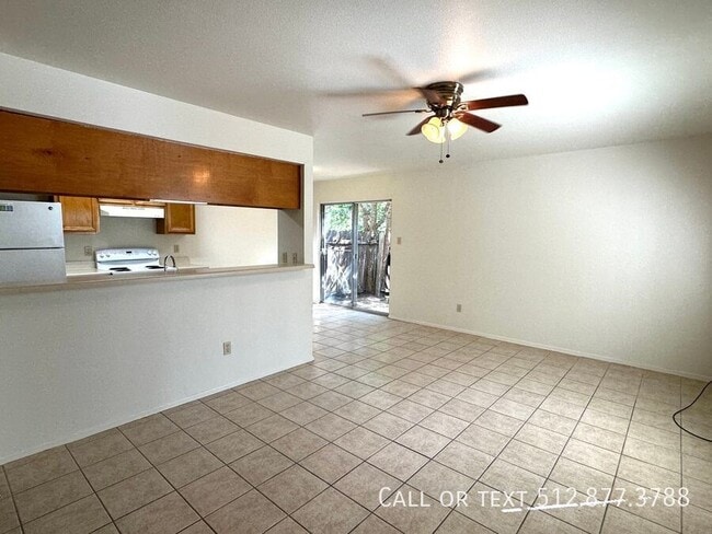 Building Photo - 2203 Creekside Ln