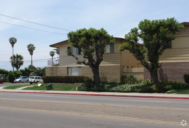 Building Photo - 4502 Clairemont Dr