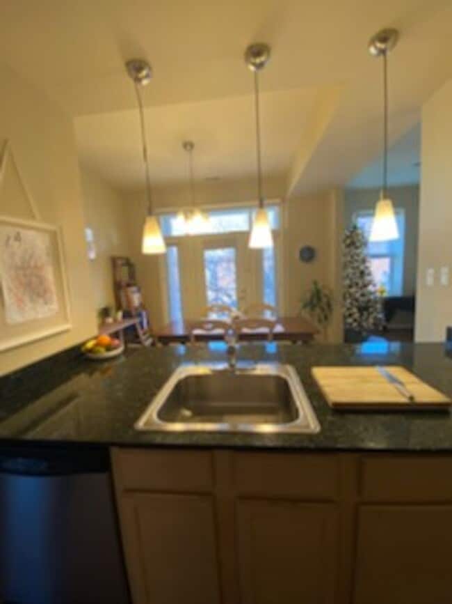 Building Photo - 627 Clara Ave