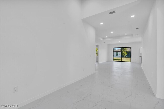 Building Photo - 1021 Chiquita Blvd N