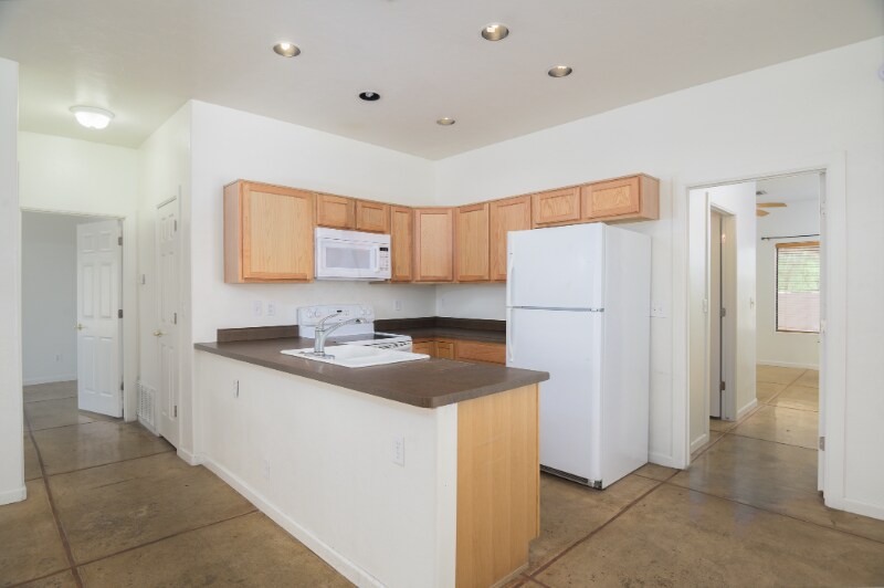 Building Photo - 1312 E 8th St