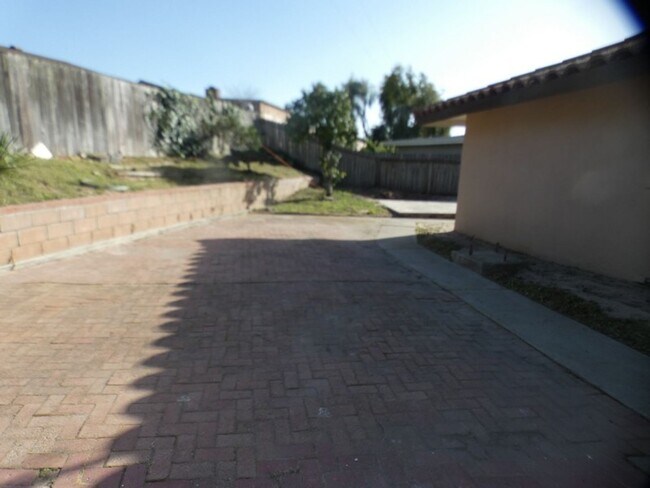 Building Photo - Orcutt Home on Large Lot